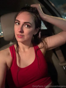 Sooo the show was great and the pit was awesome but i injured my hand