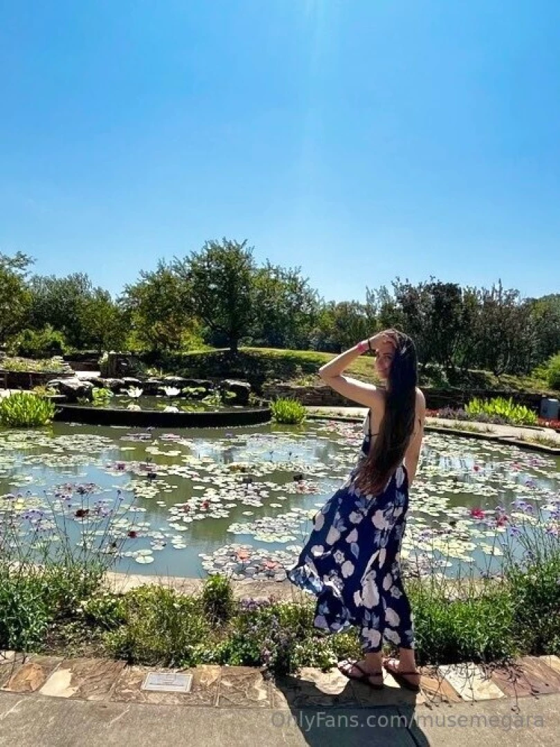 This would be the most perfect picnic date location ever the photos of part 1 