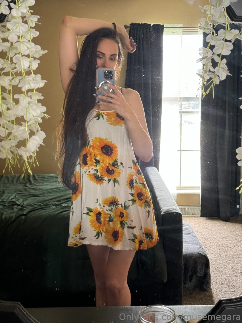 Off brand from my usual aesthetic but damn do i look cute 