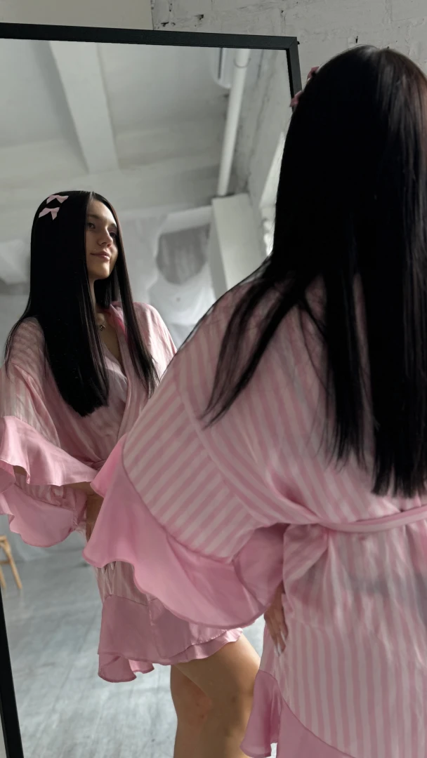 Can you feel that that little spark when our eyes meet even through 