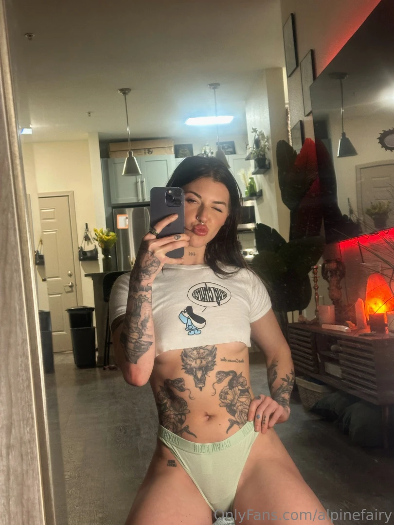 Happi sunday do u guys want me to start doing lives once a week 