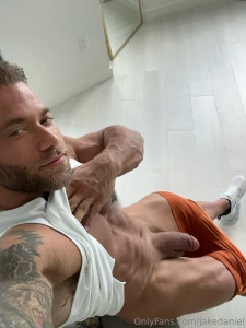 Good morning ready to play with my sweaty cock after my morning run