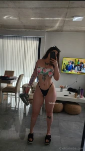 Hola mi amor hace mucho calor te gusta lo que me puse