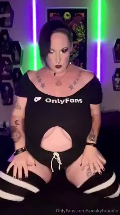 How many jiggles before my huge tits fall out of this tiny shirt 