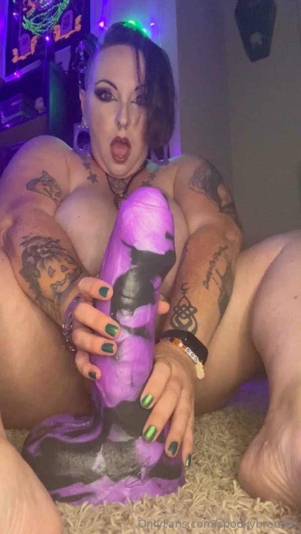 Fully uncensored first ride of my newest xl bad dragon it stretched my 