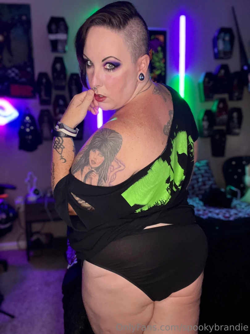Pov the goth milf invited you into her apartment for some fun caution part 2 