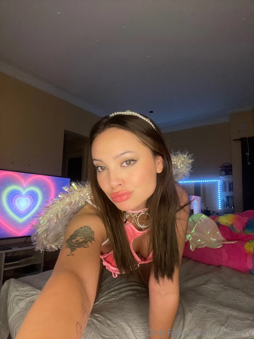 They say love is the best gift but i think i make a pretty great 