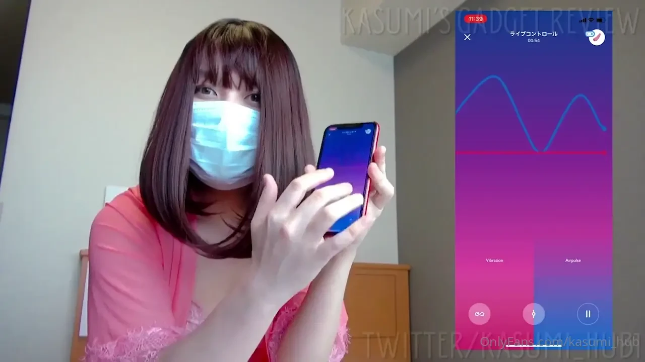 Want to play with the toy with me 