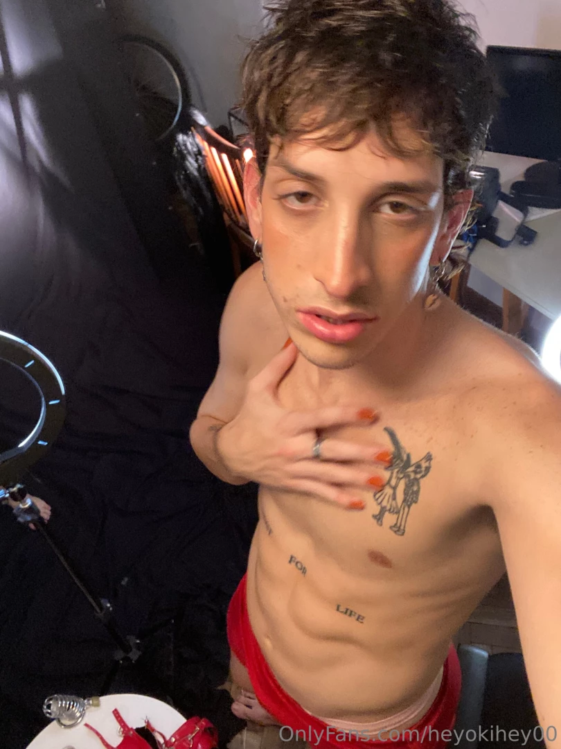 Backstage of the hot af photoshoot i did the other day here my best part 1 