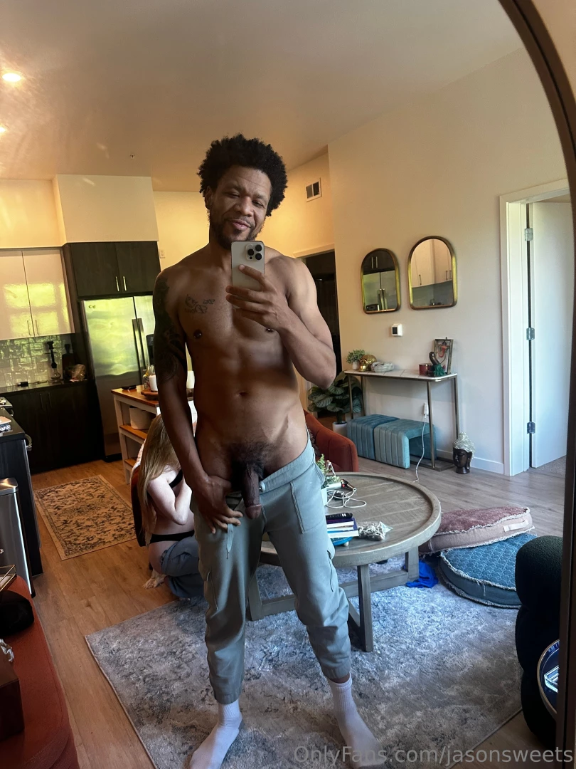 Going live with taylor xrae in a couple hours cum say hi 