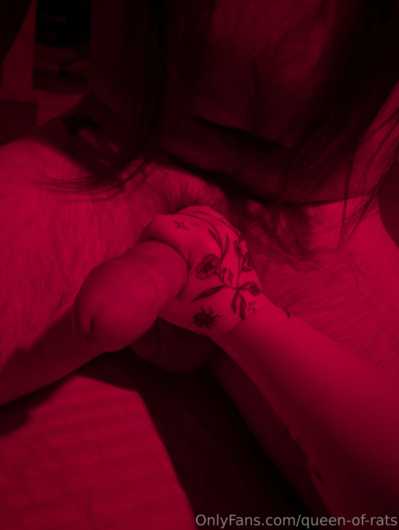 His cock looks so good in my hands 