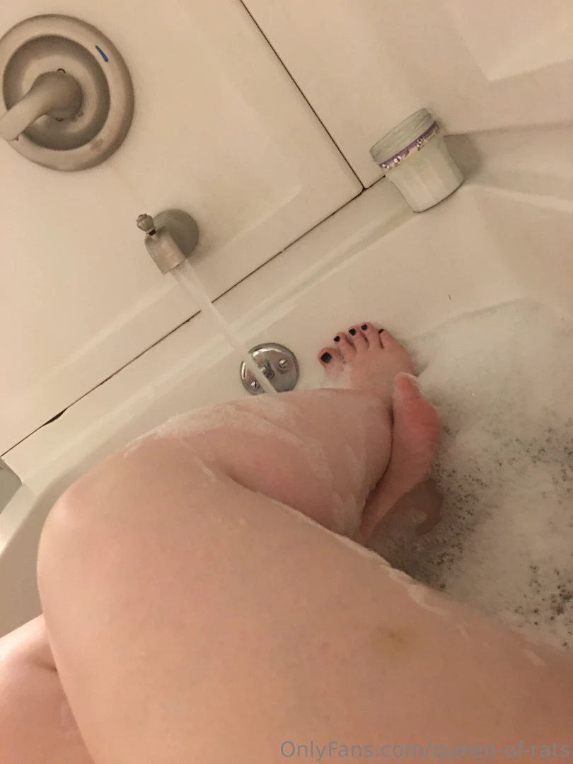 queen-of-rats - Tits and feet part 1 