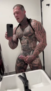 Go sub inkdcam one of oceania s hottest men covered from head to toe