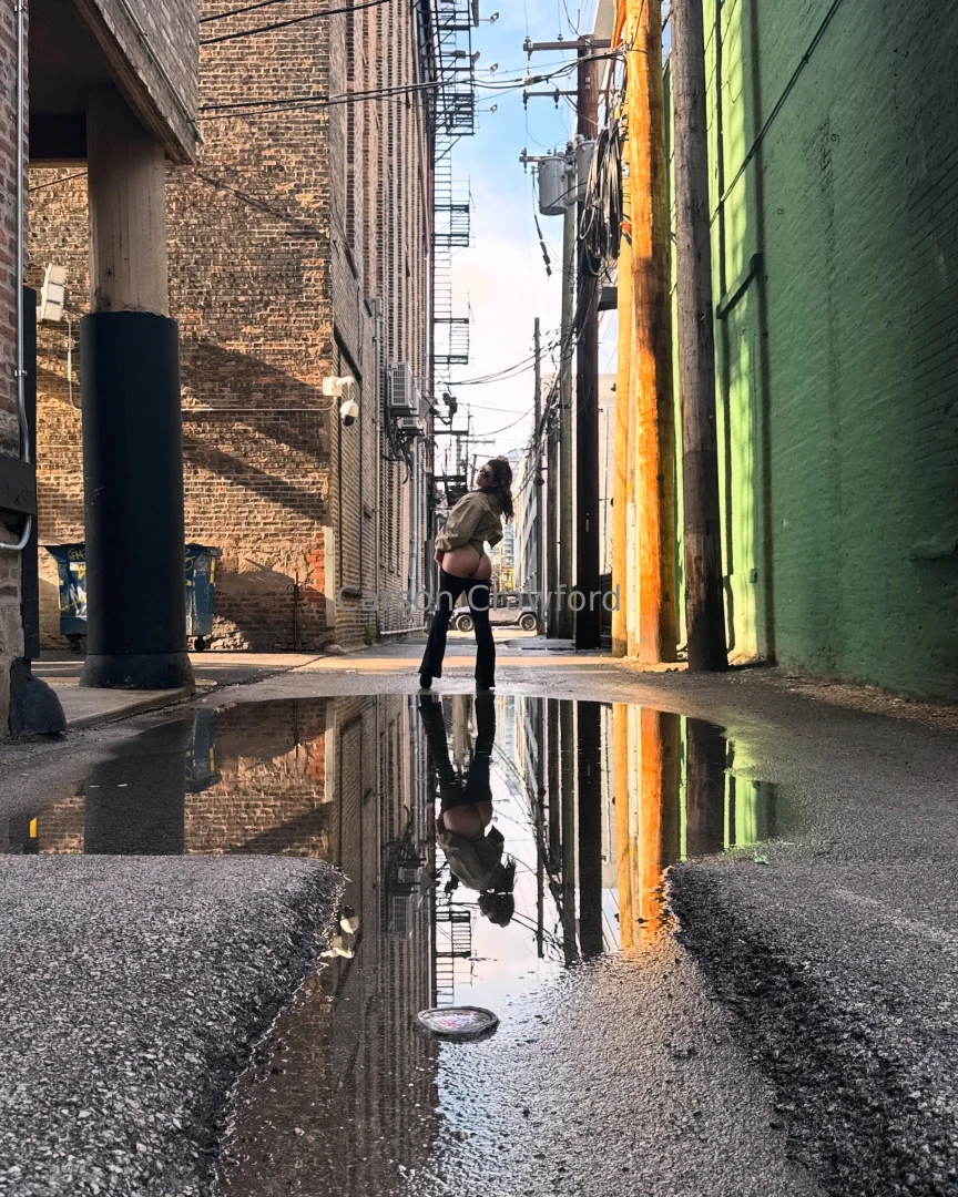 Showing ass all over town 