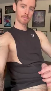 Just got back from the gym needed a quick cum before i head to the part 1