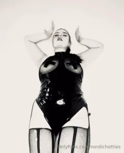 Mansikkamiina sun kiimanen punap naapurintytt miina t ss moi mit part 3