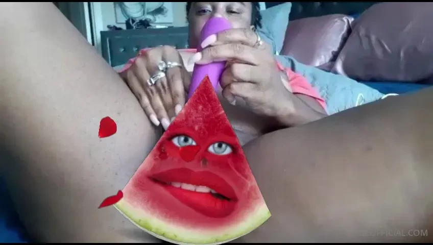 Fucking myself in my bm bed while she wasn t home nice 10 minute video 