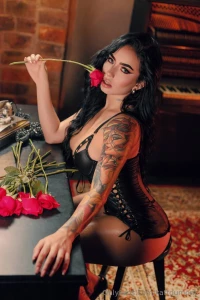 Give me roses and i will give you pleasure