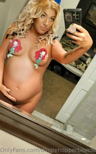 I got 18 nakkkeyy pregnancy pictures for your viewing pleasures let me