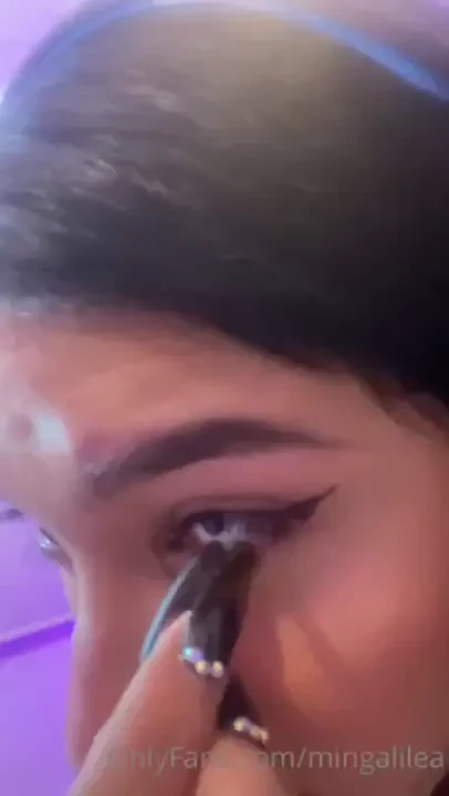 Ponerme y quitarme lentes de contacto es horrible xd 