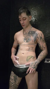 Mira mi set de fotos expl citas en la ducha