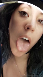 Do you like my tongue would u cum in it