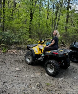 My girl likes getting down and dirty and her page is still freeee