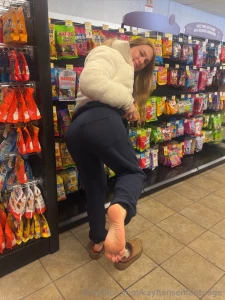 Roadtrip pit stop tease teasing you with my toes at a pit stop