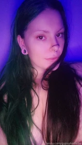 Up close watersports in the shower pee goth milf pussy