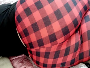 Come watch me shake my ass loralee