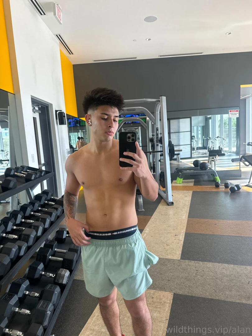 Wanna do somethin fun rn dm me 