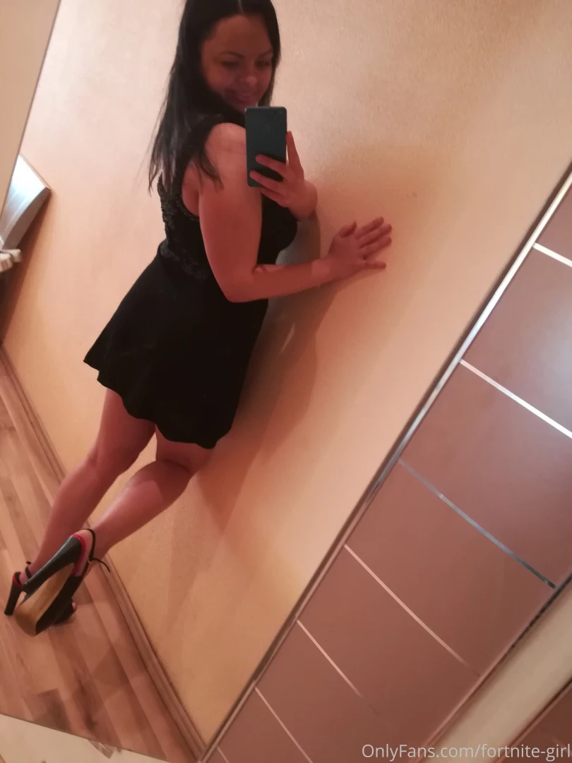 How do you guys like my dress 