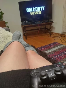 I m playing call of duty right now but i keep getting distracted