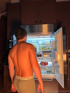 Tryna find a snack but didn t find you in the fridge