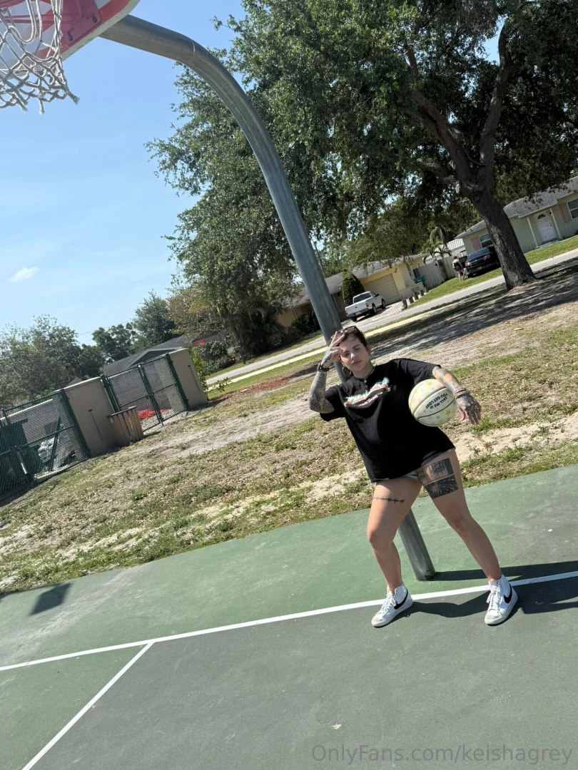 The sun is shining today is going to be a good day 