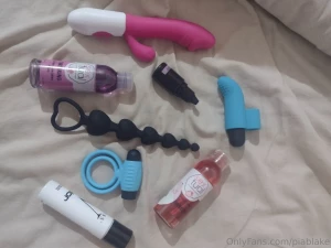 My sextoys ready who wants to play send me dm