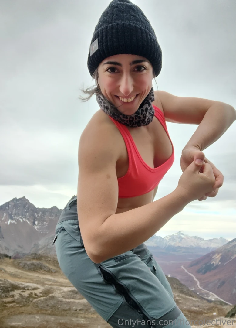 Outdoors top of mountain and en la cima con culo helado pero siempre 