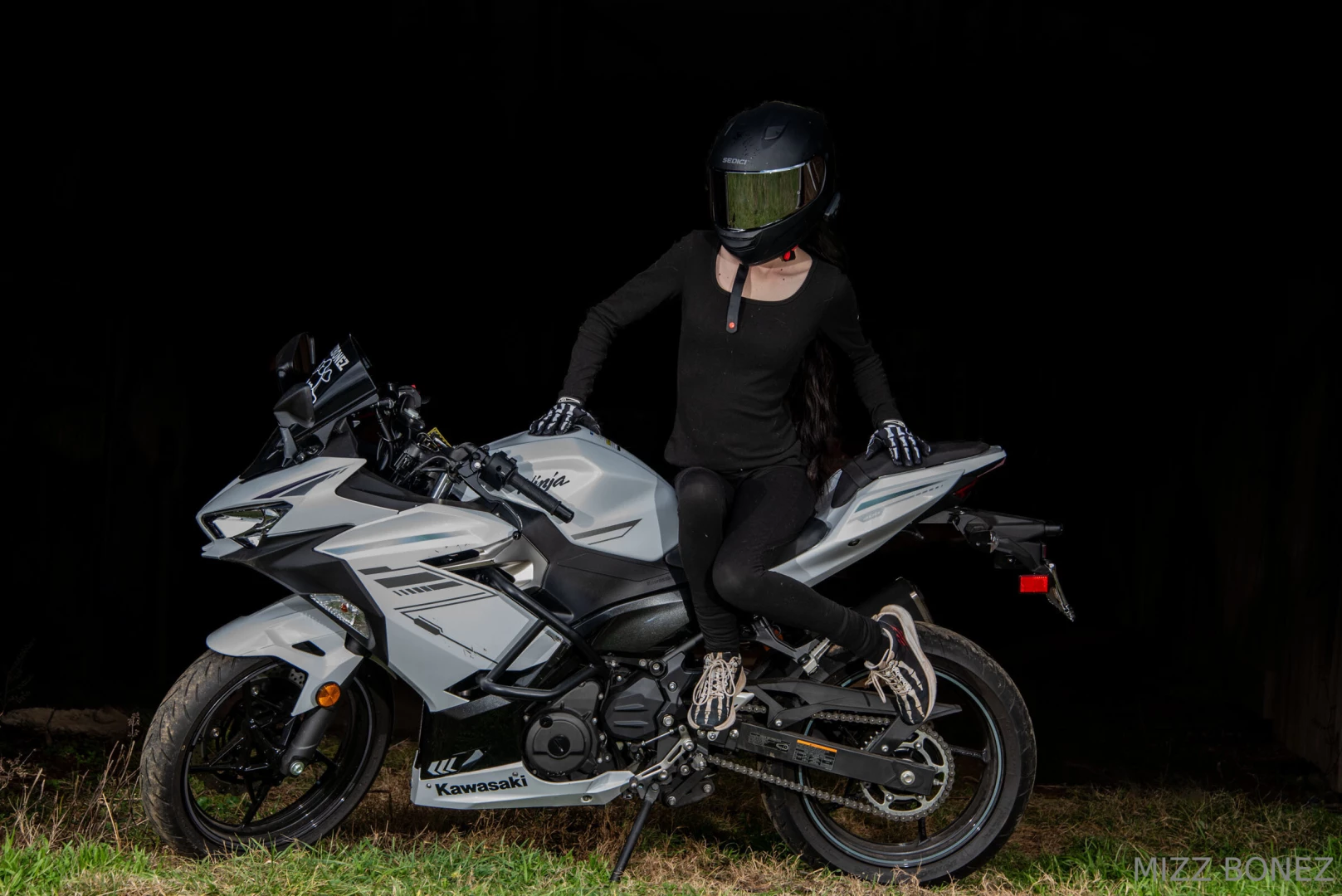 Not my tiny ass making my 400 look huge 