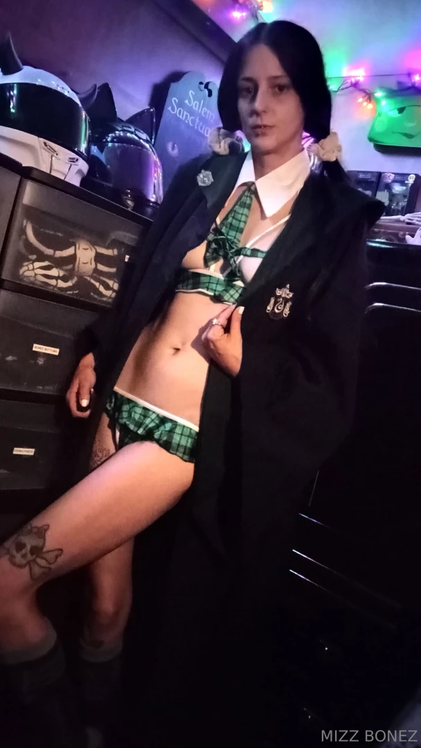 Wanna slither in part 1 