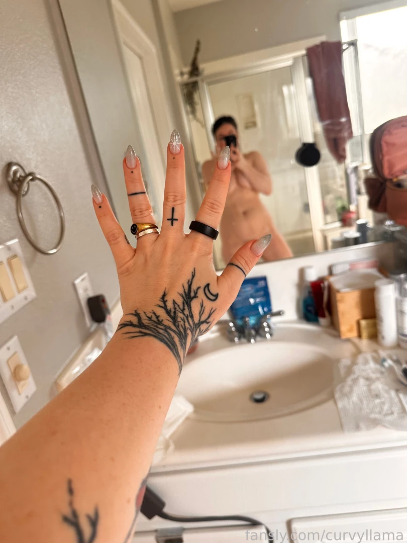 Nail check do you like em btw we re 71 on the naughtylist if we get to part 1 