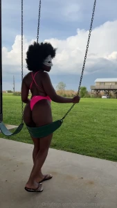 Big booty ebony girls love to swing lol