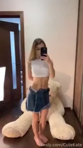 Ahaha i kind of have a tiny ass but this skirt is stuck on it fyp