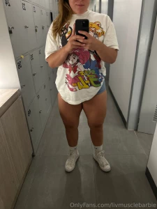 Describe my legs with one emoji part 10