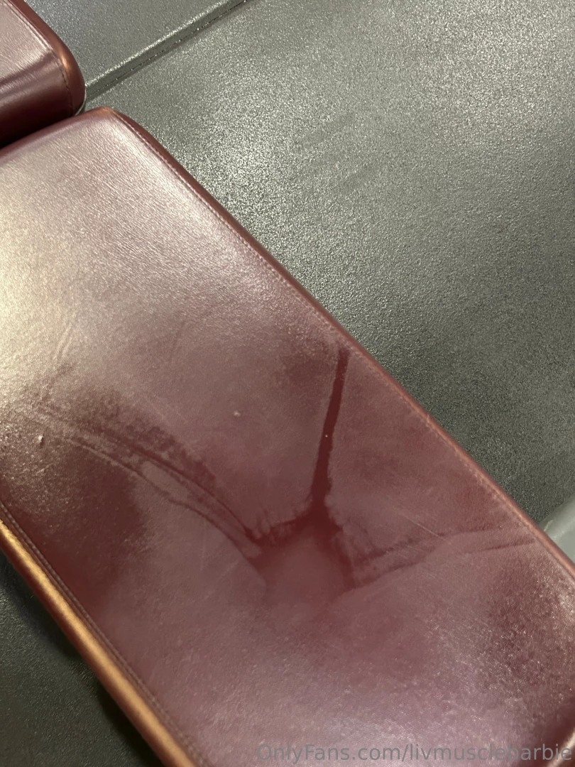 I had one of the most intense glute workouts today who wants to lick part 1 