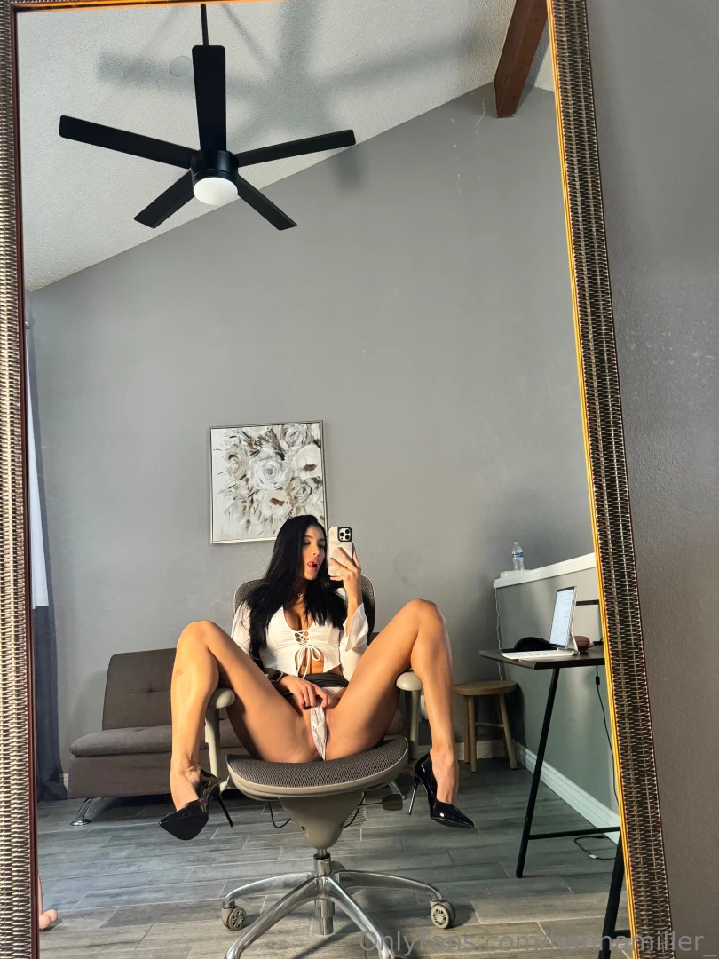 Come on zoom on it you gonna love the second pic pd live show tomorrow part 1 