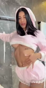 Smack that btw live show this october 15 9pm colombian hour