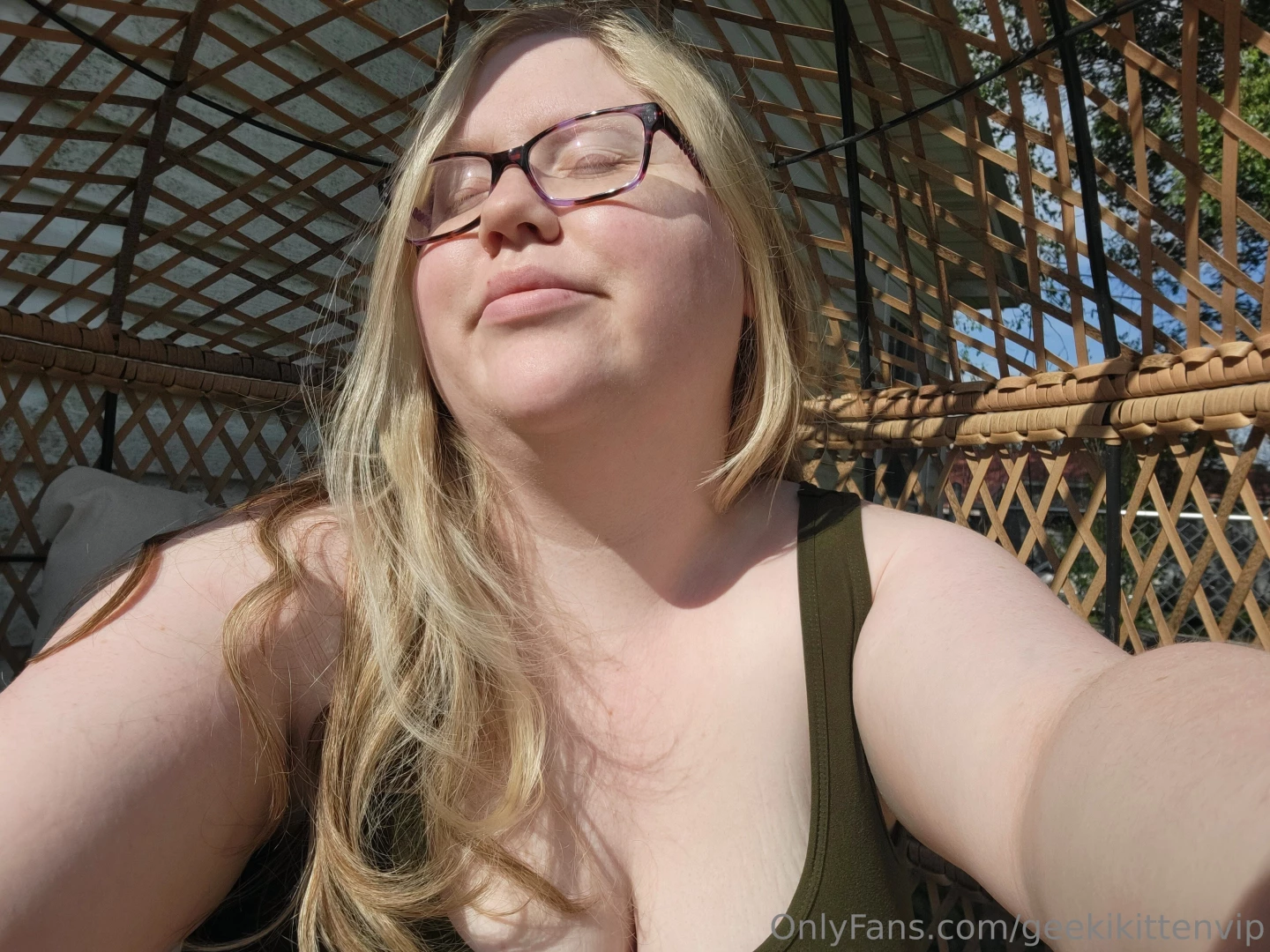 Being risky and frisky this gorgeous morning as i play with my tits in part 3 