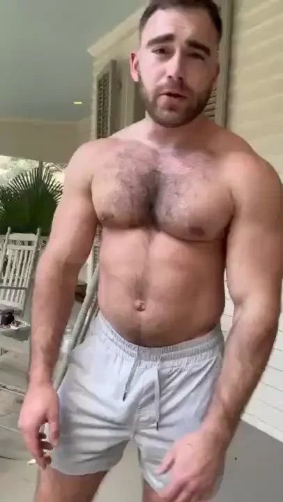 Only betas trim their pubes 