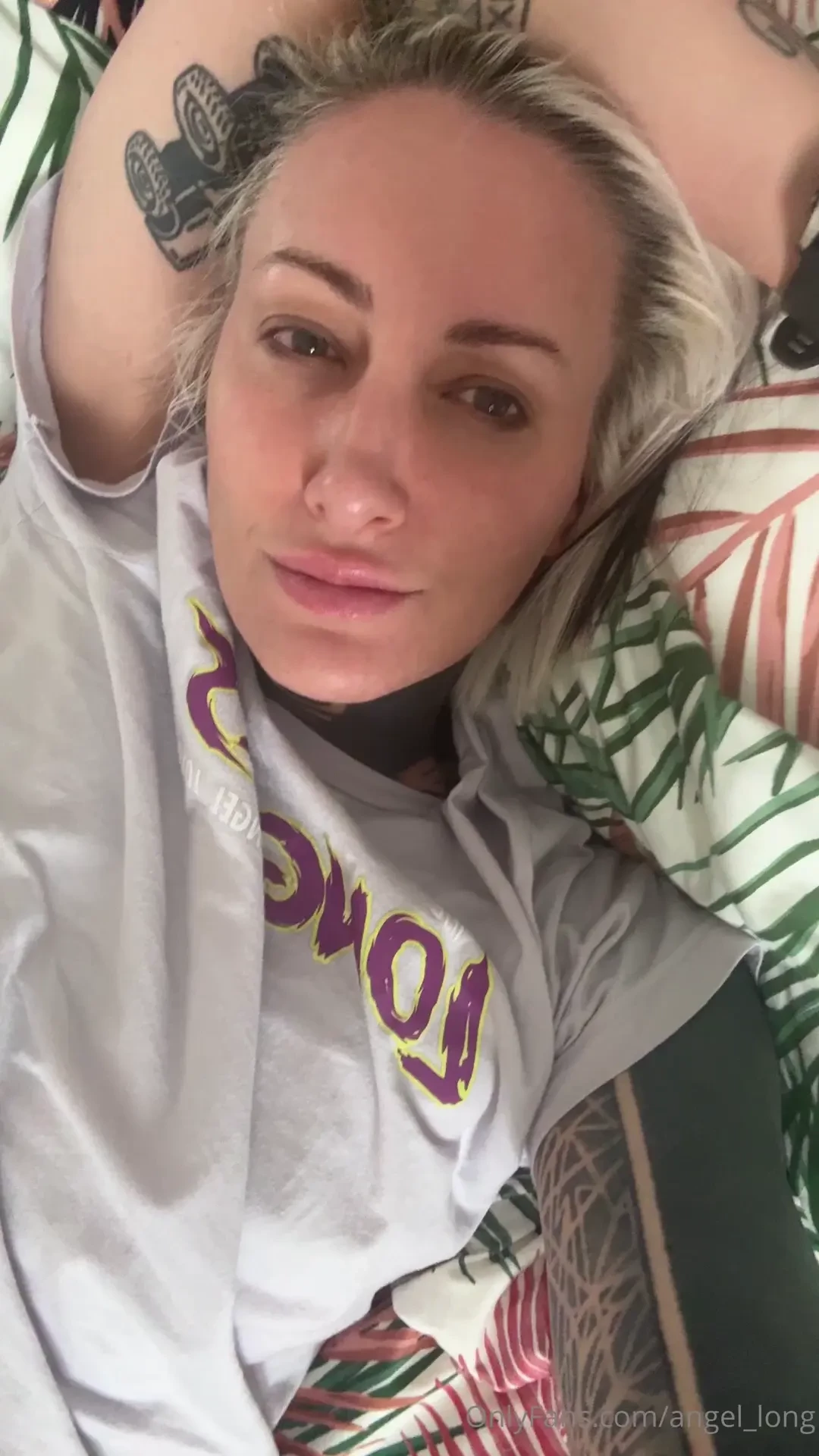 Right now i just can t stop touching myself 