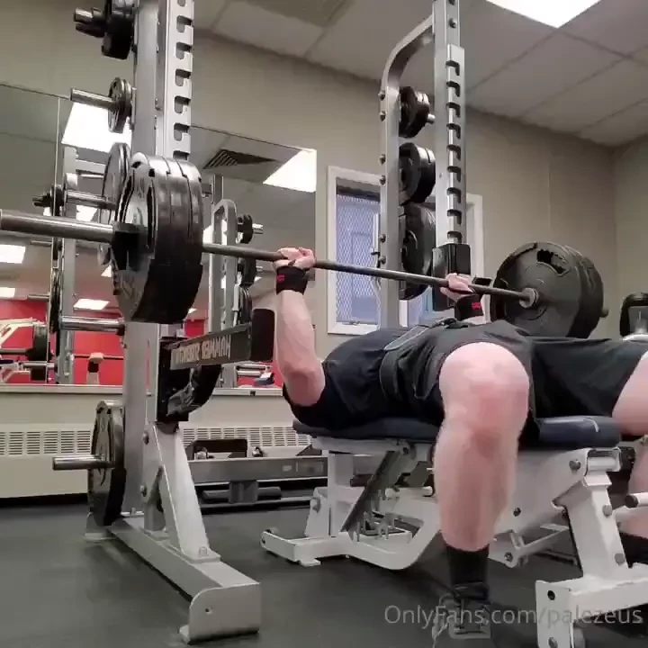 Daddy s a powerhouse flat bench press 315lbs x 6 50 push ups 